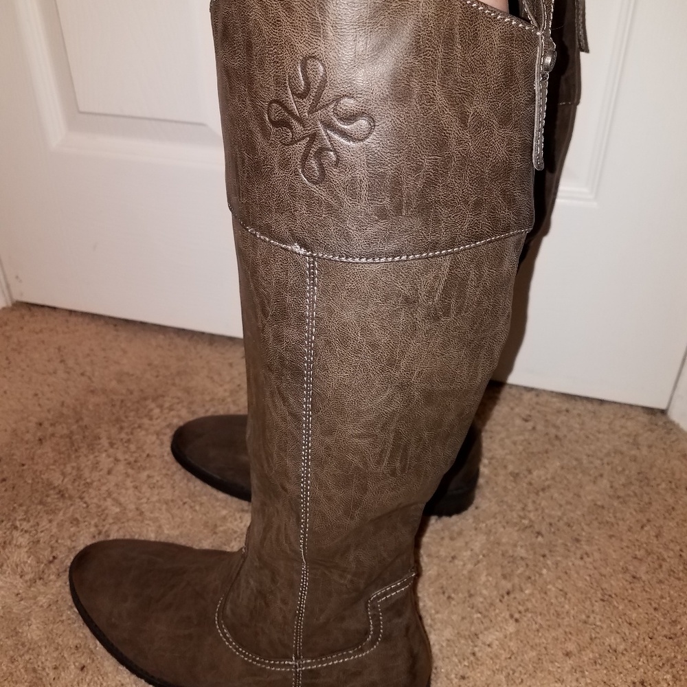 Vera Wang boots